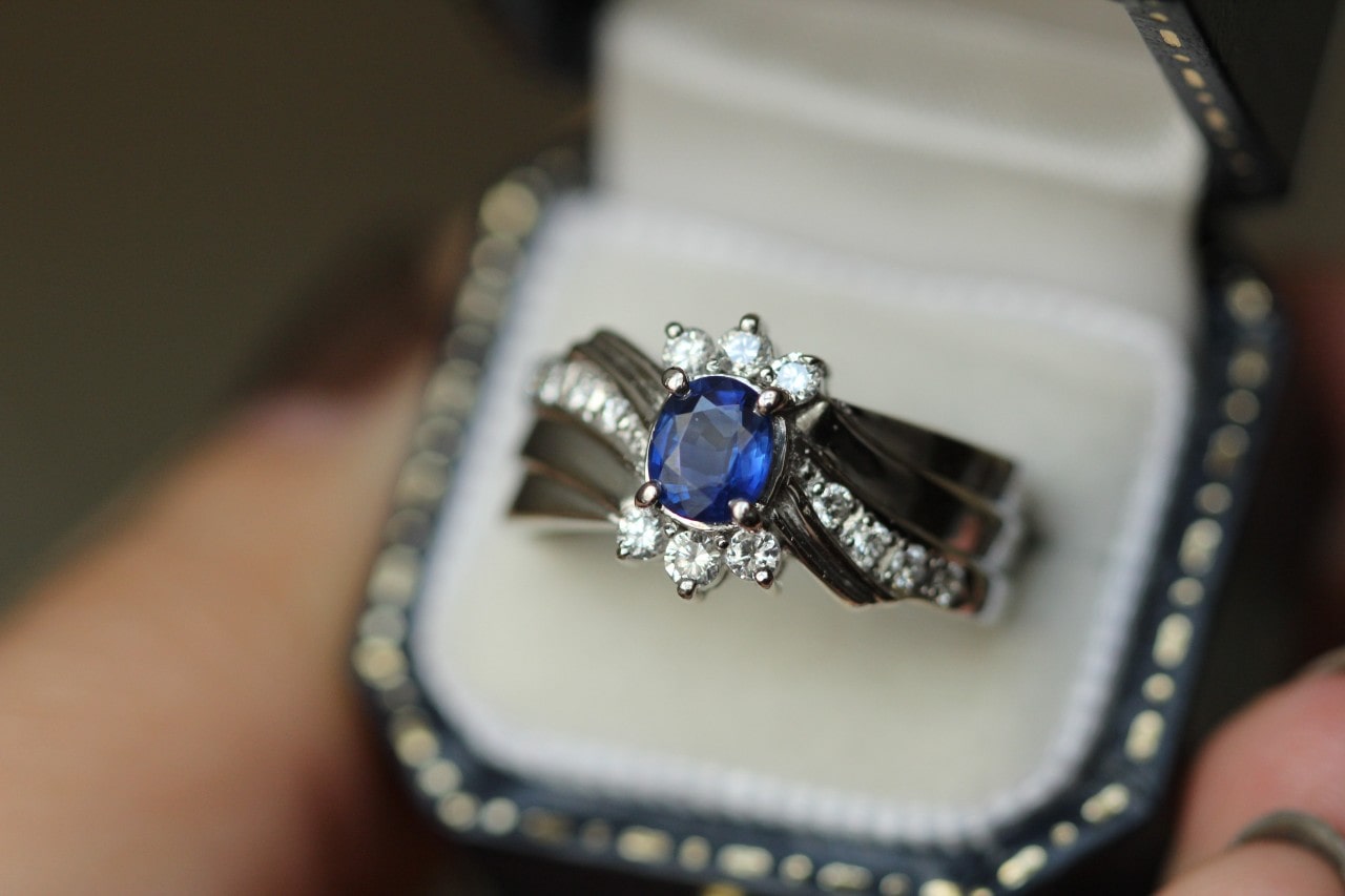 SAPPHIRES SAPPHIRES