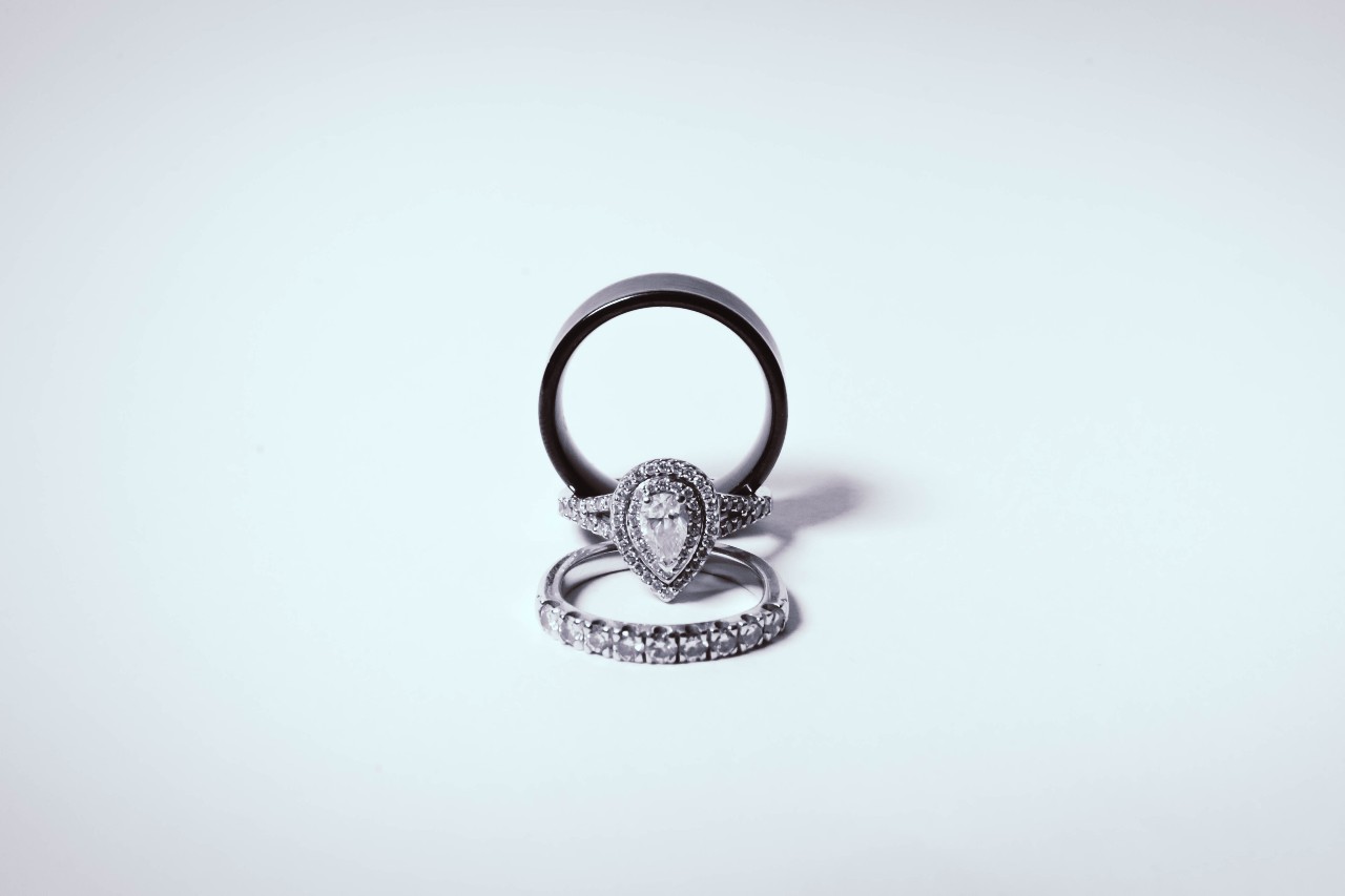 CHARACTERISTICS OF PEAR SHAPED DIAMOND RINGS CHARACTERISTICS OF PEAR SHAPED DIAMOND RINGS